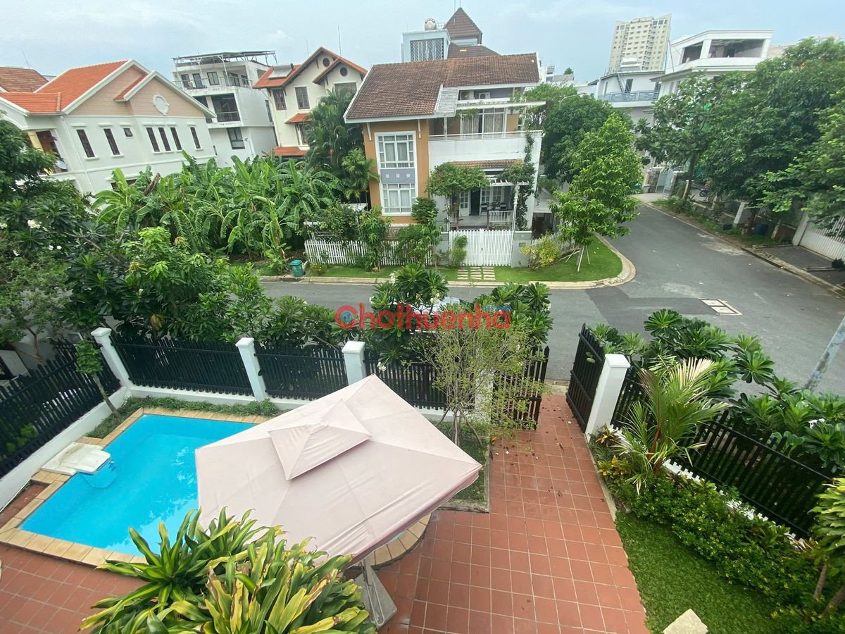 CHO THUÊ BIỆT THỰ  CÓ HỒ BƠI, DT 16X25M TẠI ĐƯỜNG NGUYỄN VĂN HƯỞNG, QUẬN 2