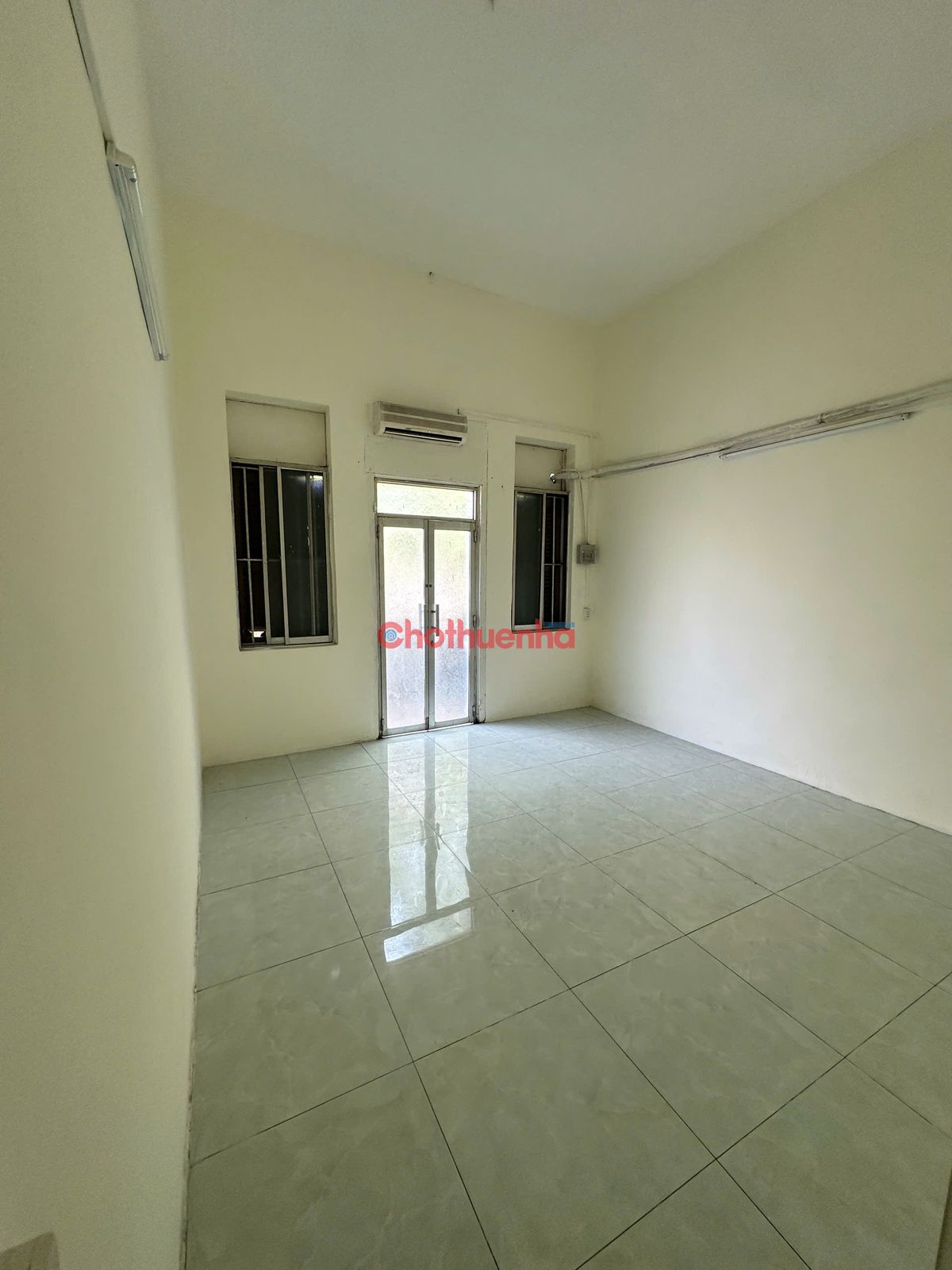 Cho thuê nhà mặt tiền Trần Hưng Đạo, phường 6, Quận 5