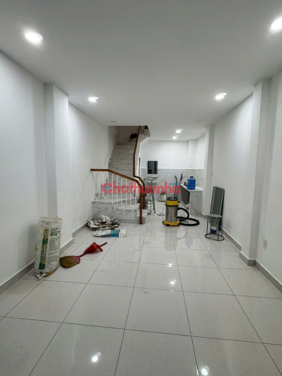 Cho thuê nhà 3/2 ngay trung tâm Quận 10 , sạch đẹp, mới sửa