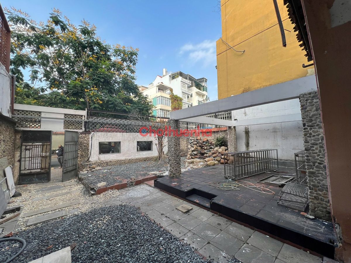 CHO THUÊ Biệt thự Villa Có Sân Vườn - Mặt tiền 371D Nguyễn Cảnh Chân, Quận 1 - 12mx26m 