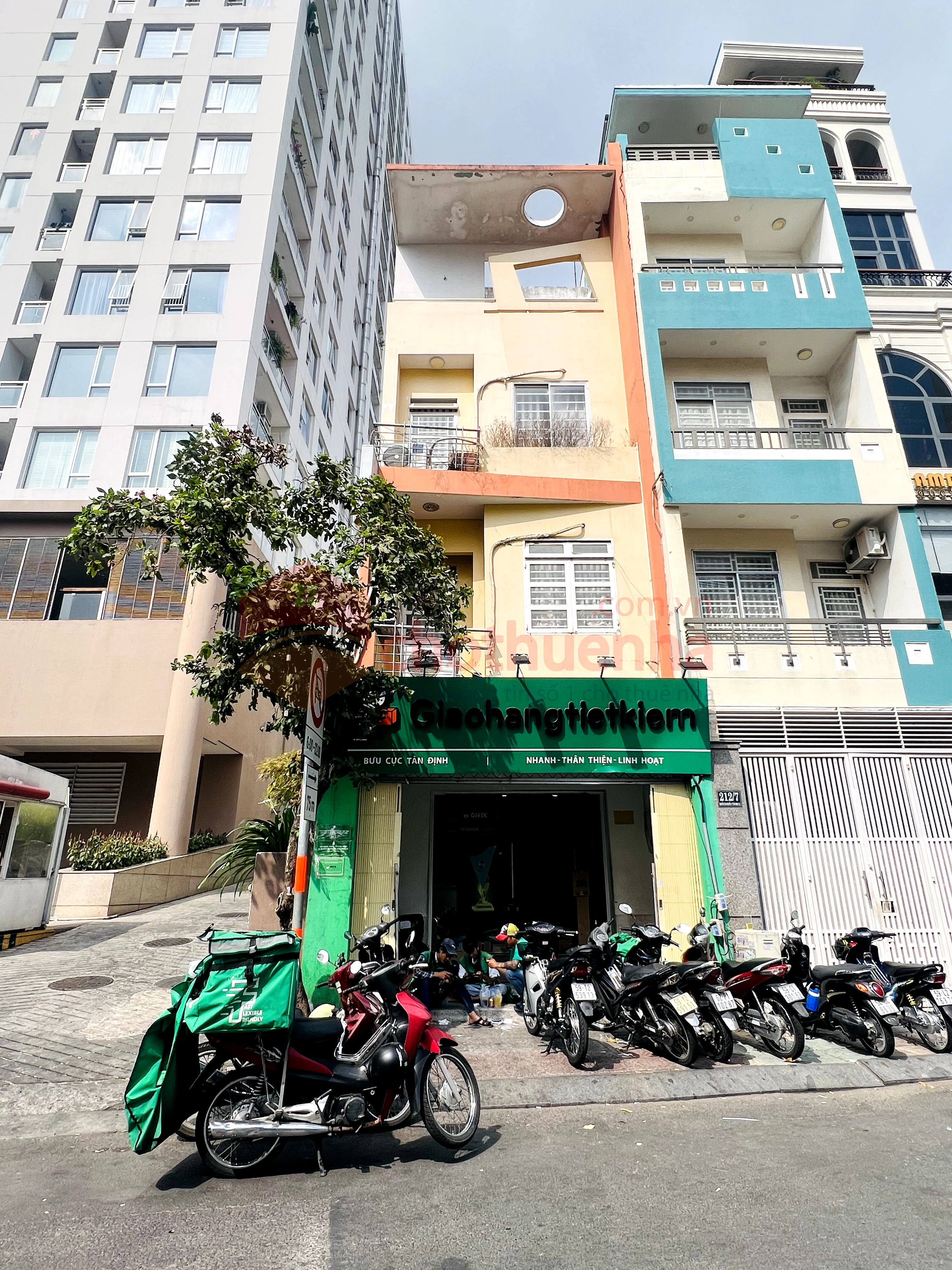 Cho thuê nhà mặt tiền đường Nguyễn Văn Nguyễn - Trần Quang Khải, Quận 1