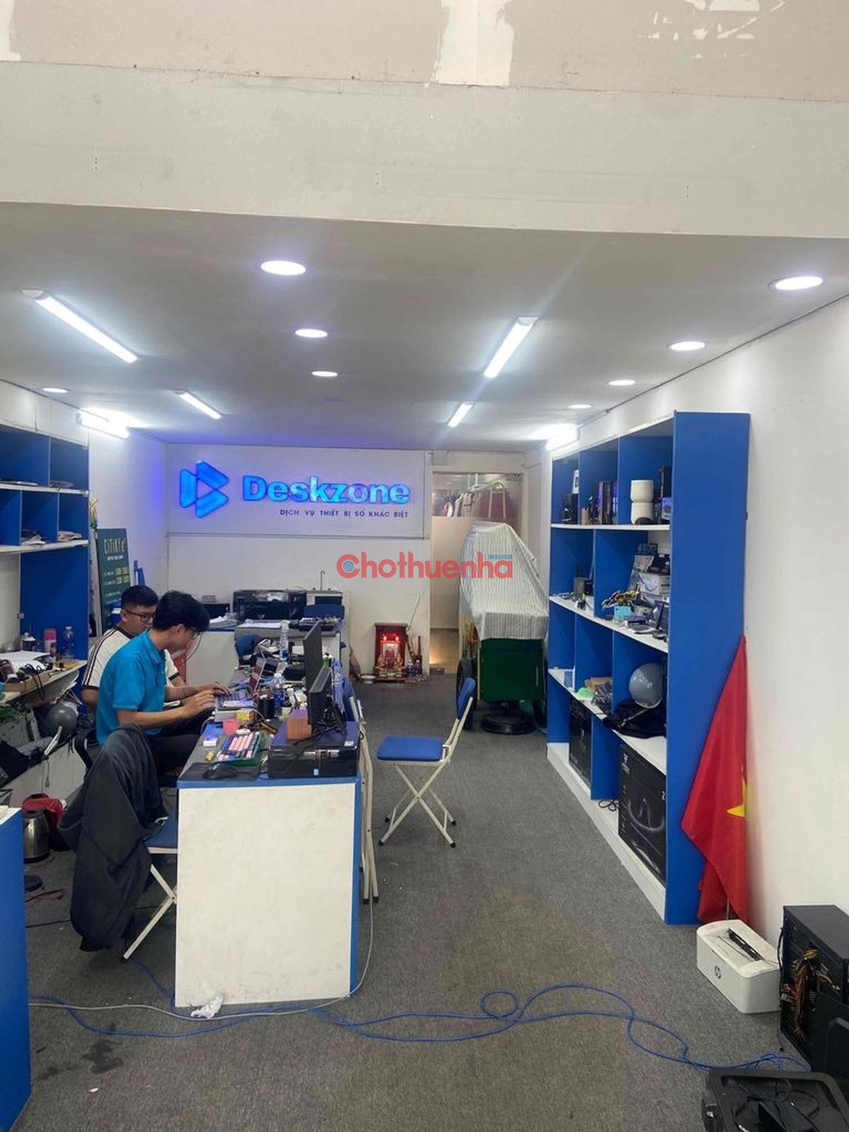 Cho thuê mặt bằng Đường Lê Quang Định, p14, Quận Bình Thạnh. có lối đi riêng, thích hợp làm shop hoa, quầy bán thuốc,... 