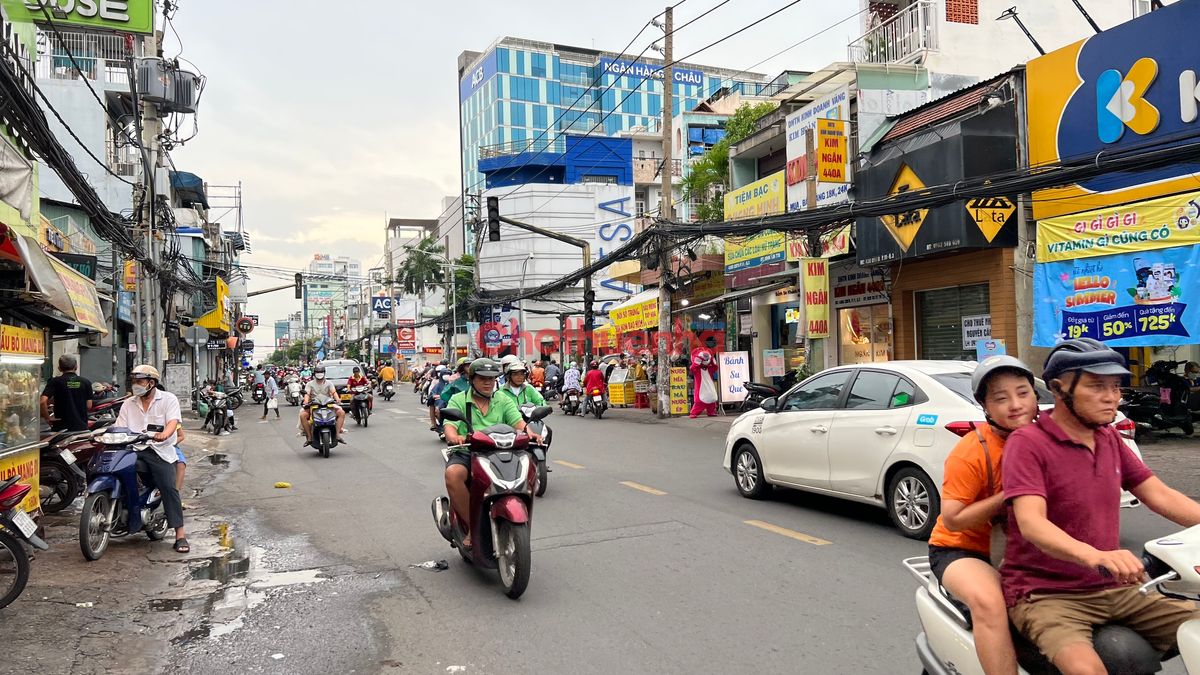 Cho thuê nhà Mặt tiền Cách Mạng Tháng 8, Quận 3 (4x17m) 1 Trệt 1 Lầu