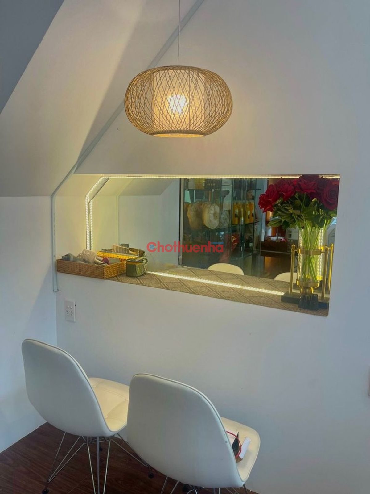 CHO THUÊ NHÀ MẶT TIỀN HUỲNH VĂN BÁNH - PHÚ NHUẬN, 4.5x8m, 3 tầng