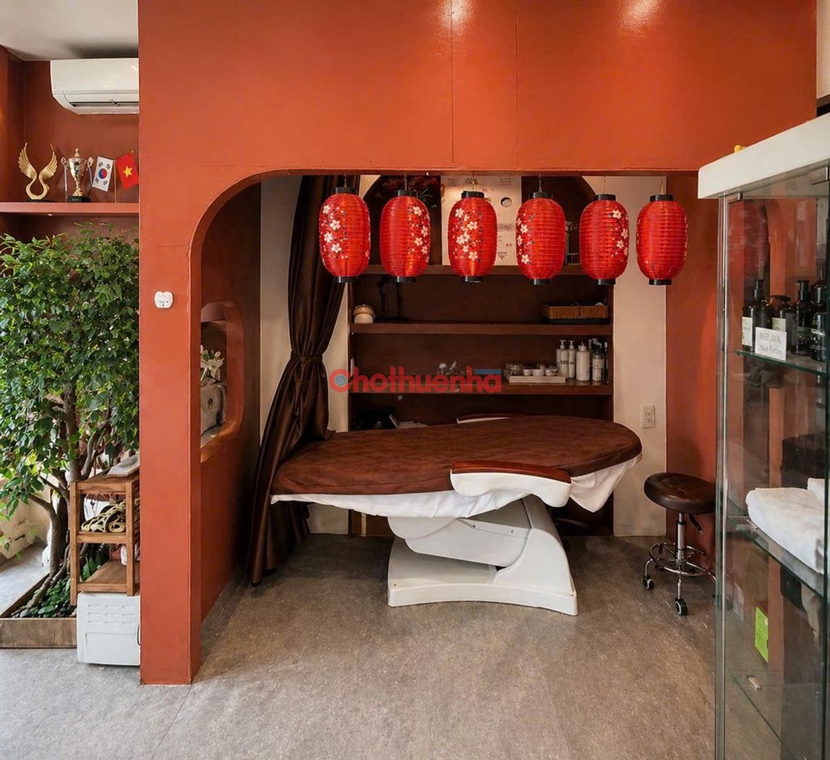 CHO THUÊ NHÀ MẶT TIỀN HUỲNH VĂN BÁNH - PHÚ NHUẬN, 4.5x8m, 3 tầng