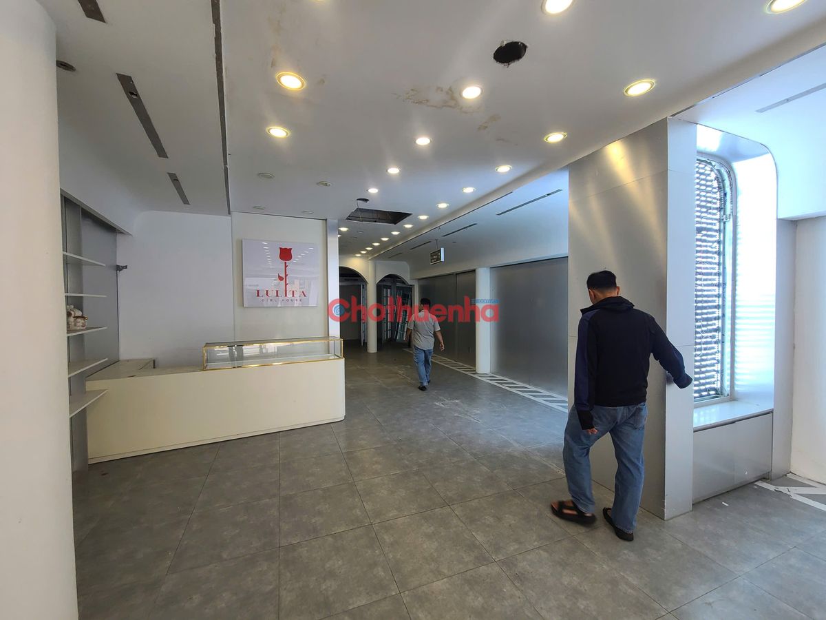 CHO THUÊ NHÀ MẶT TIỀN HUỲNH VĂN BÁNH, PHÚ NHUẬN - 6x24m