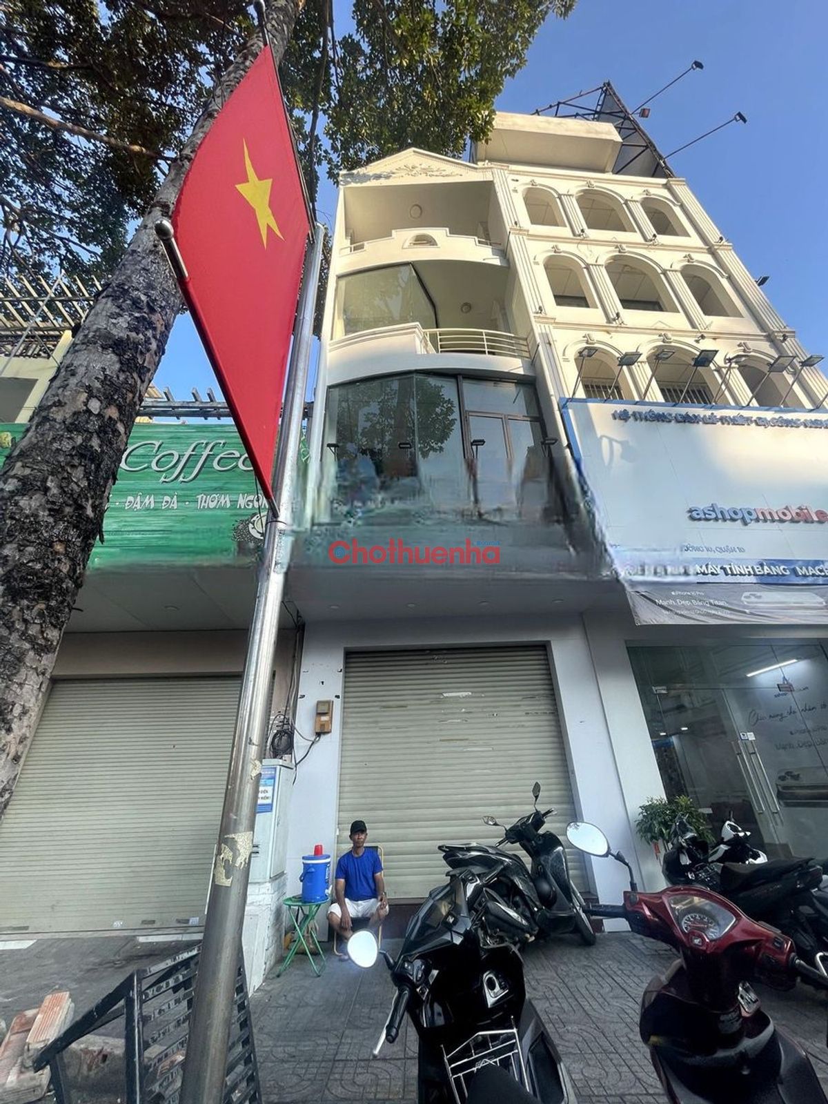 Cho thuê nhà mặt tiền Đường 3/2, Quận 10 - Trệt 3 lầu - DT: 4x20m