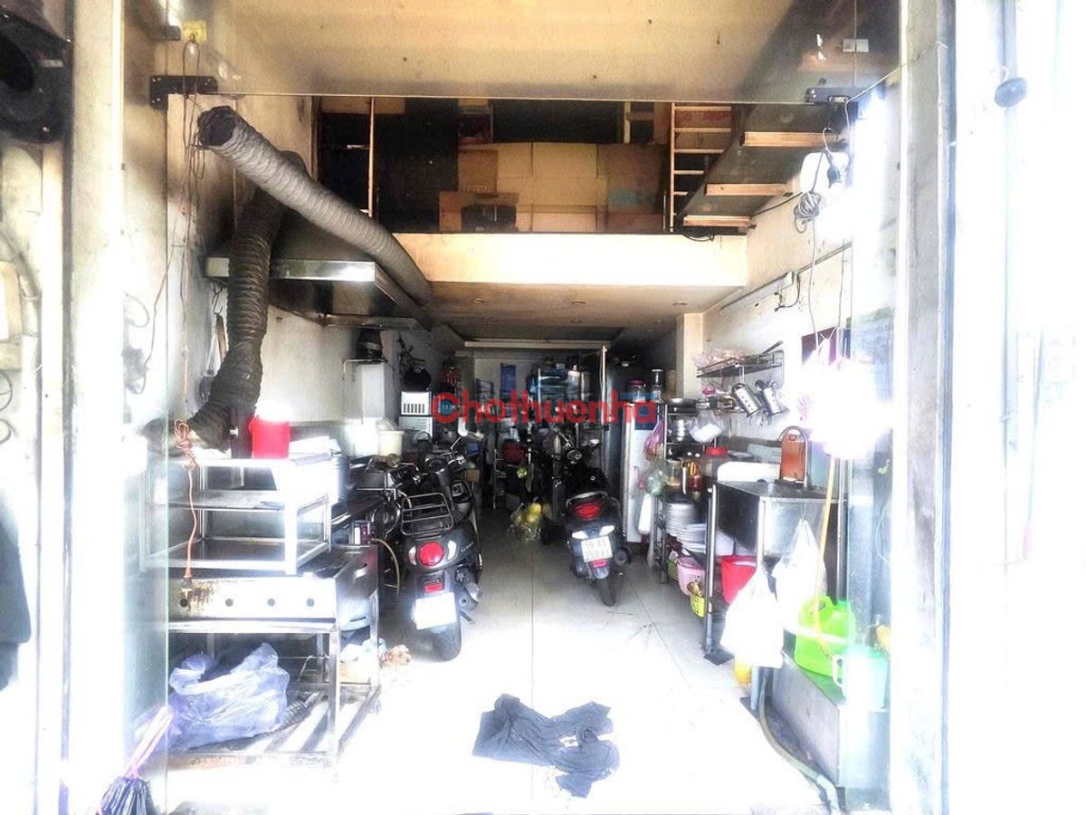 Cho thuê nhà mặt tiền đường Trần Quang Diệu Phường 13, Quận 3.