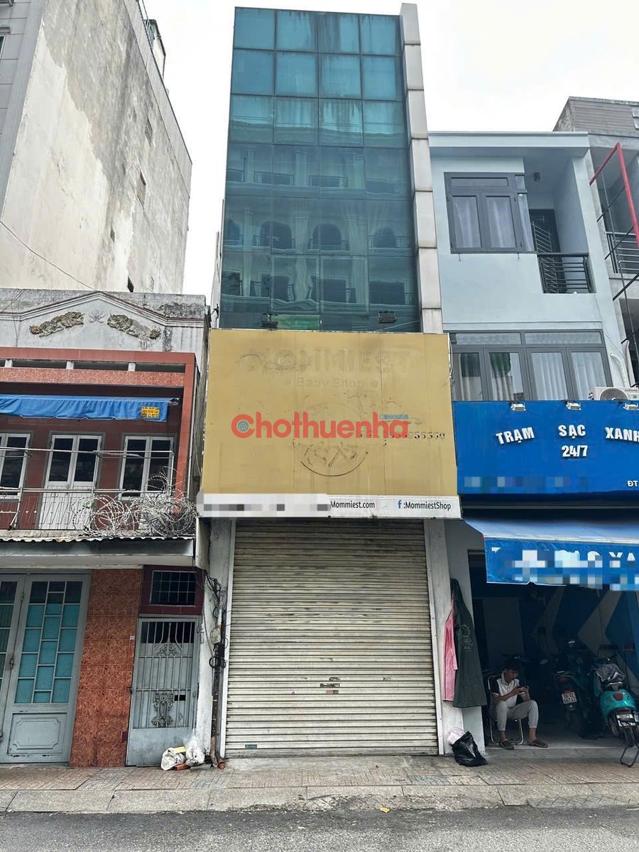 Cho thuê nhà mặt tiền đường Trần Quang Diệu Phường 13, Quận 3.