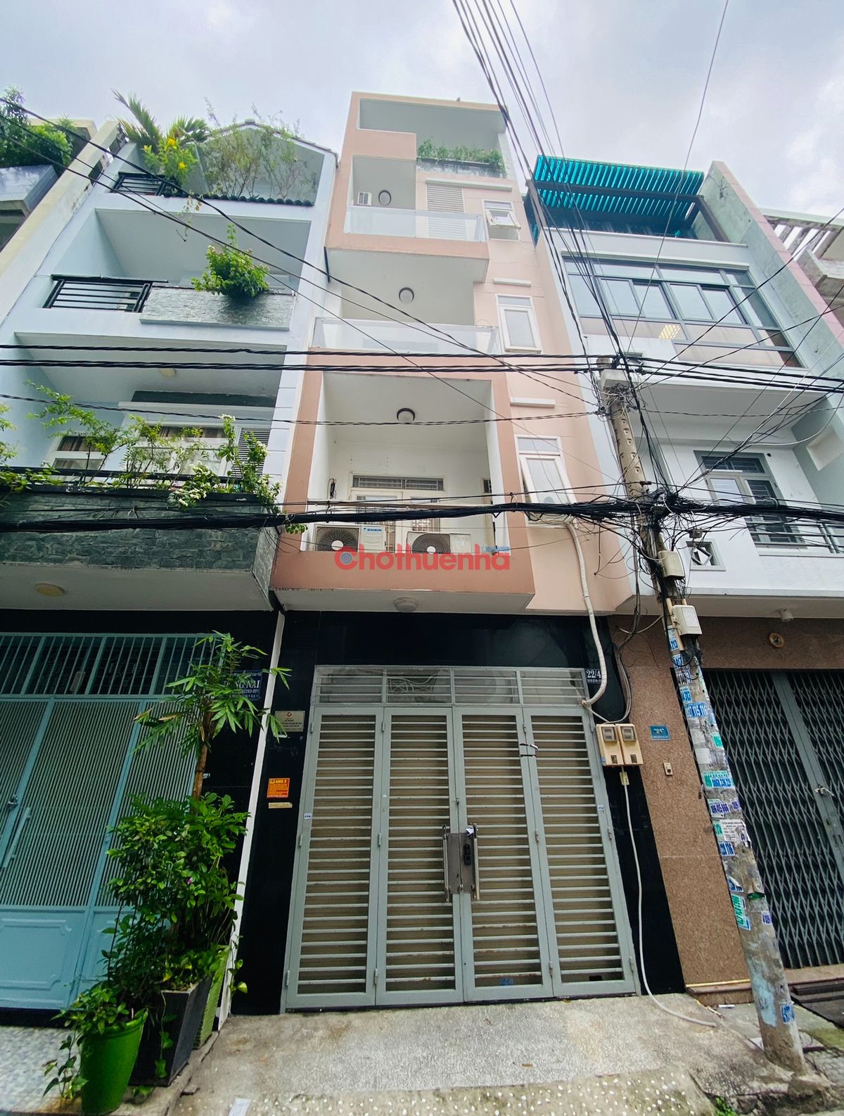 Cho thuê nhà nguyên căn Cư Xá Lữ Gia, kết cấu 1 trệt 4 lầu + sân thượng. Nhà mới - nhận nhà ở ngay.