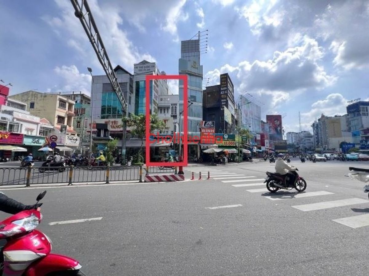 Cho thuê nhà mặt tiền ngay Vòng xoay Lý Thái Tổ tại Quận 3