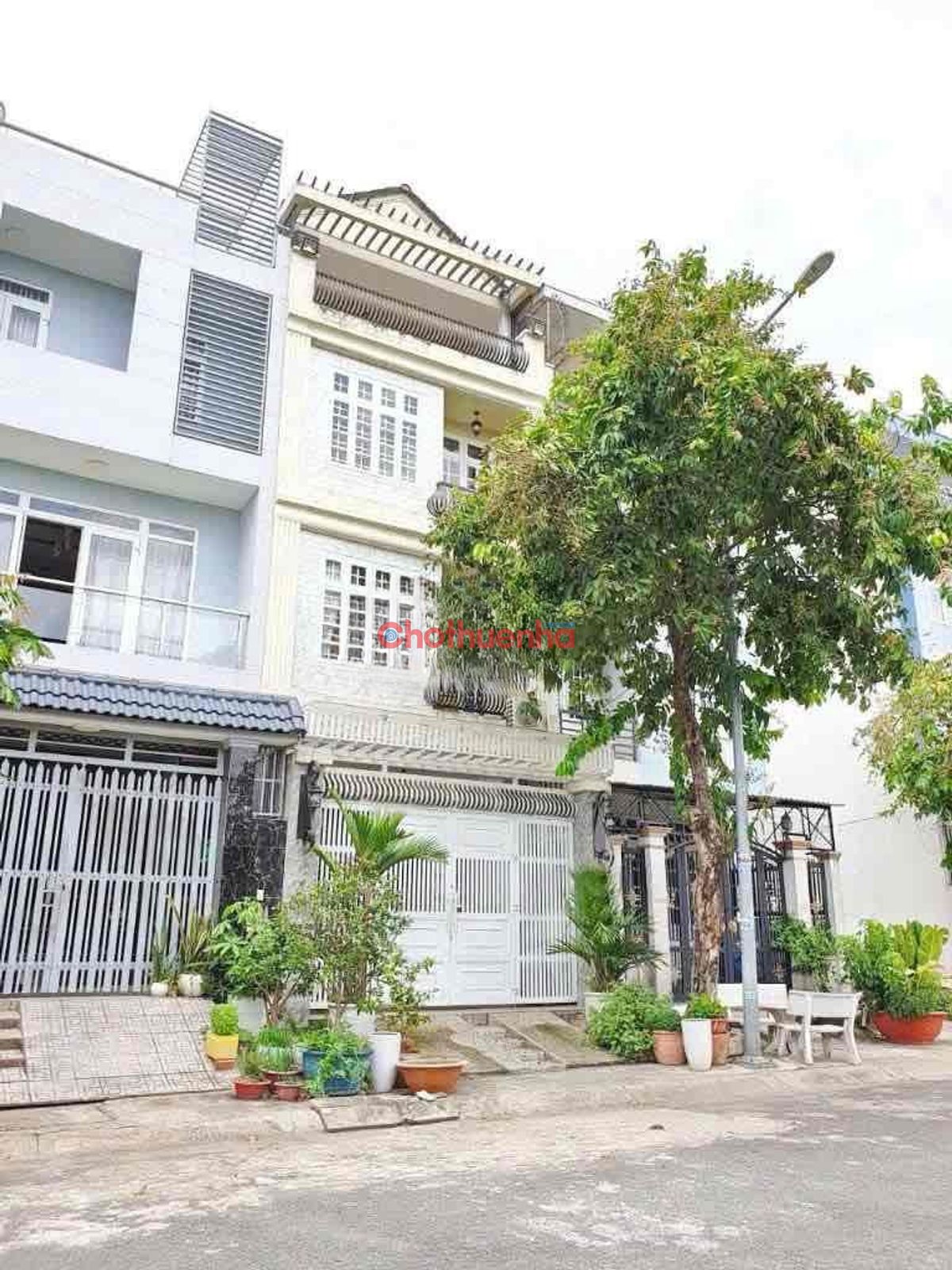 Cho thuê nhà nguyên căn MT đường D4 - nhà ngang 5m - đầy đủ tiện nghi