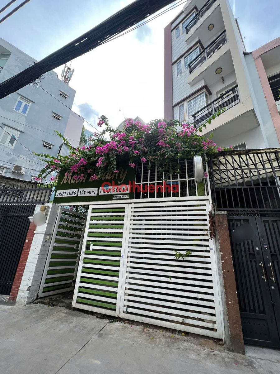 Cho thuê nhà hẻm xe hơi đường CMT8 - Q10 - Thuận tiện di chuyển trung tâm thành phố