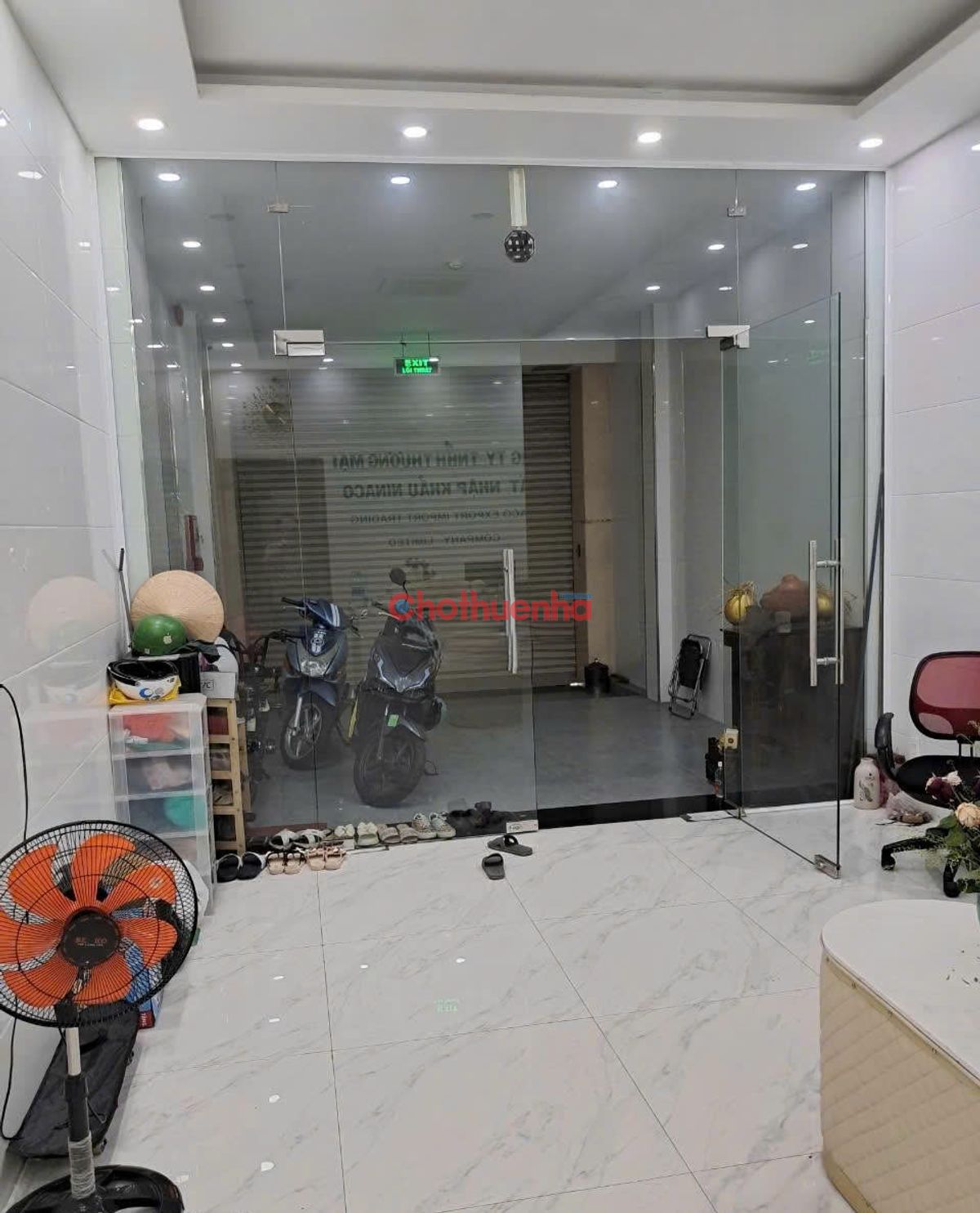 CHO THUÊ NHÀ MT ĐƯỜNG TÂN HƯƠNG CÓ THANG MÁY, NHÀ MỚI THÍCH HỢP SPA THẨM MỸ
