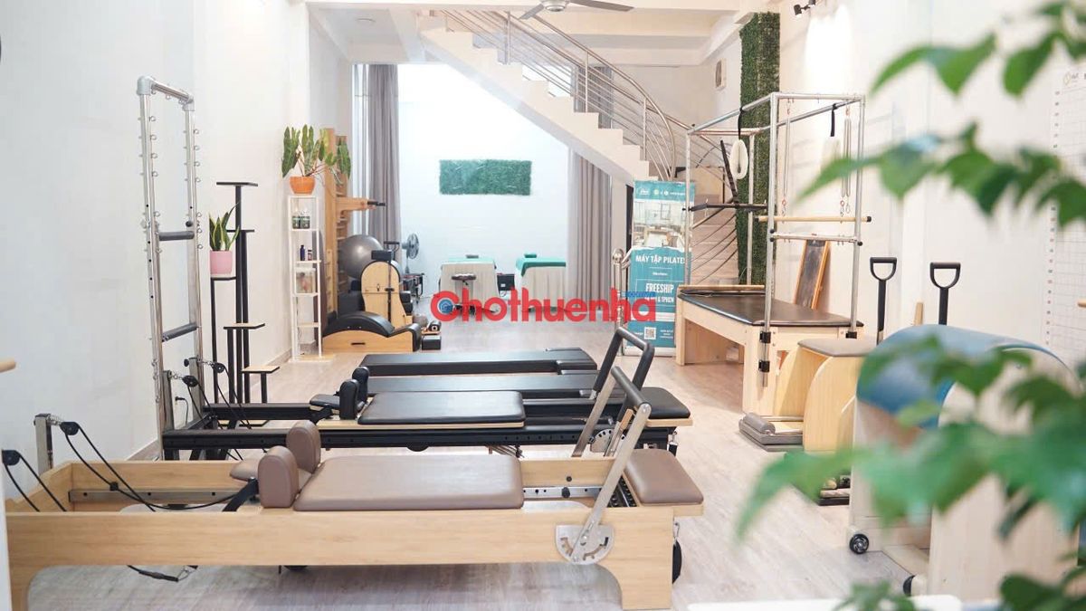CHO THUÊ NHÀ HẺM XE TẢI LÊ VĂN SỸ - XE HƠI NGỦ TRONG NHÀ