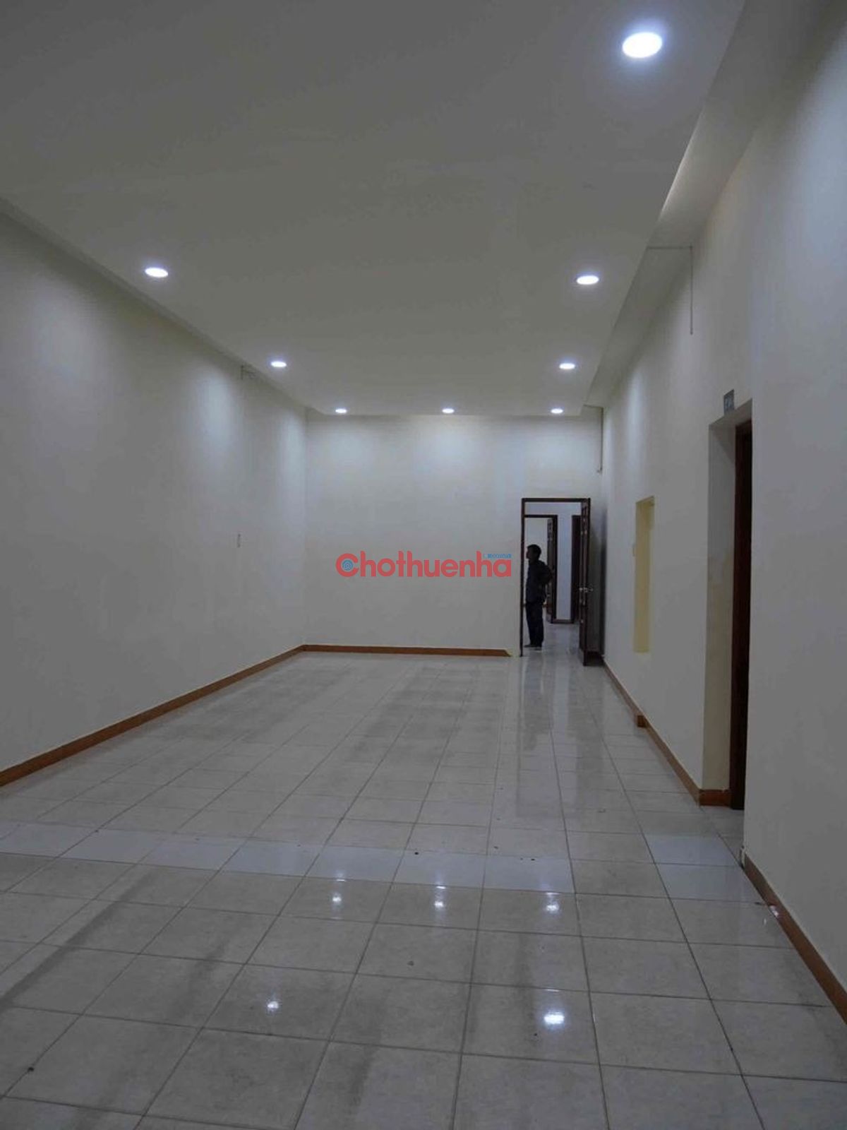 CHO THUÊ NHÀ MẶT TIỀN NGUYÊN CĂN ĐƯỜNG LƯƠNG NHỮ HỌC QUẬN 5 - 13 PHÒNG NGỦ