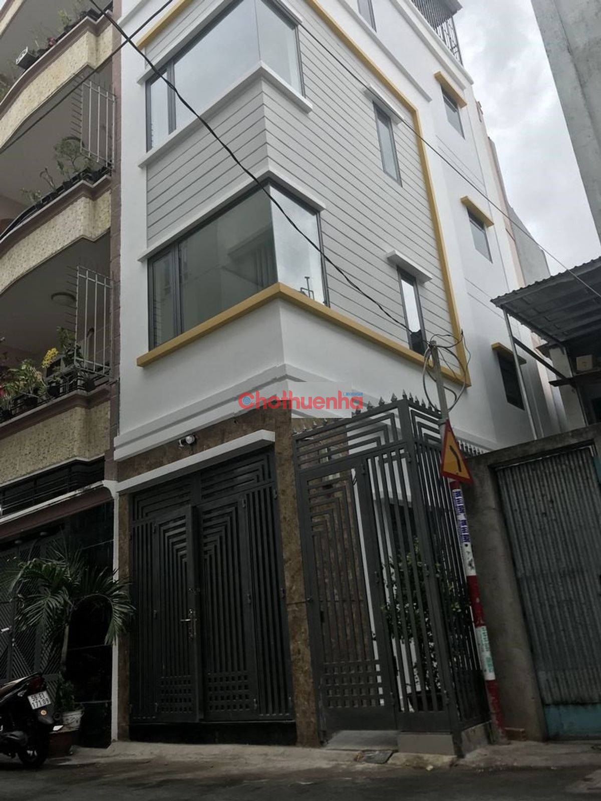 Cho thuê nhà nguyên căn hẻm xe hơi đường Đoàn Thị Điểm, Phường 1, Phú Nhuận