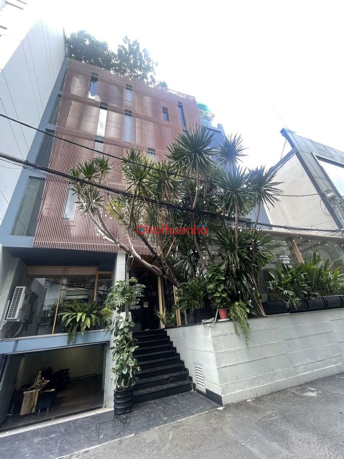 Cho thuê mặt bằng đường Nguyễn Văn Trỗi, phường 10, Phú Nhuận - Ngang 13m - Lối đi riêng