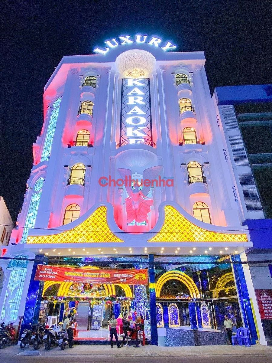 Cho thuê Tòa nhà 2000m2 làm KHÁCH SẠN - Góc 2 mặt tiền Đường Út Tịch, Phường 4, Tân Bình - 32 Phòng - 1 Trệt 6 Lầu - THANG MÁY - PCCC - 16mx20m - Chỉ 250 Triệu.