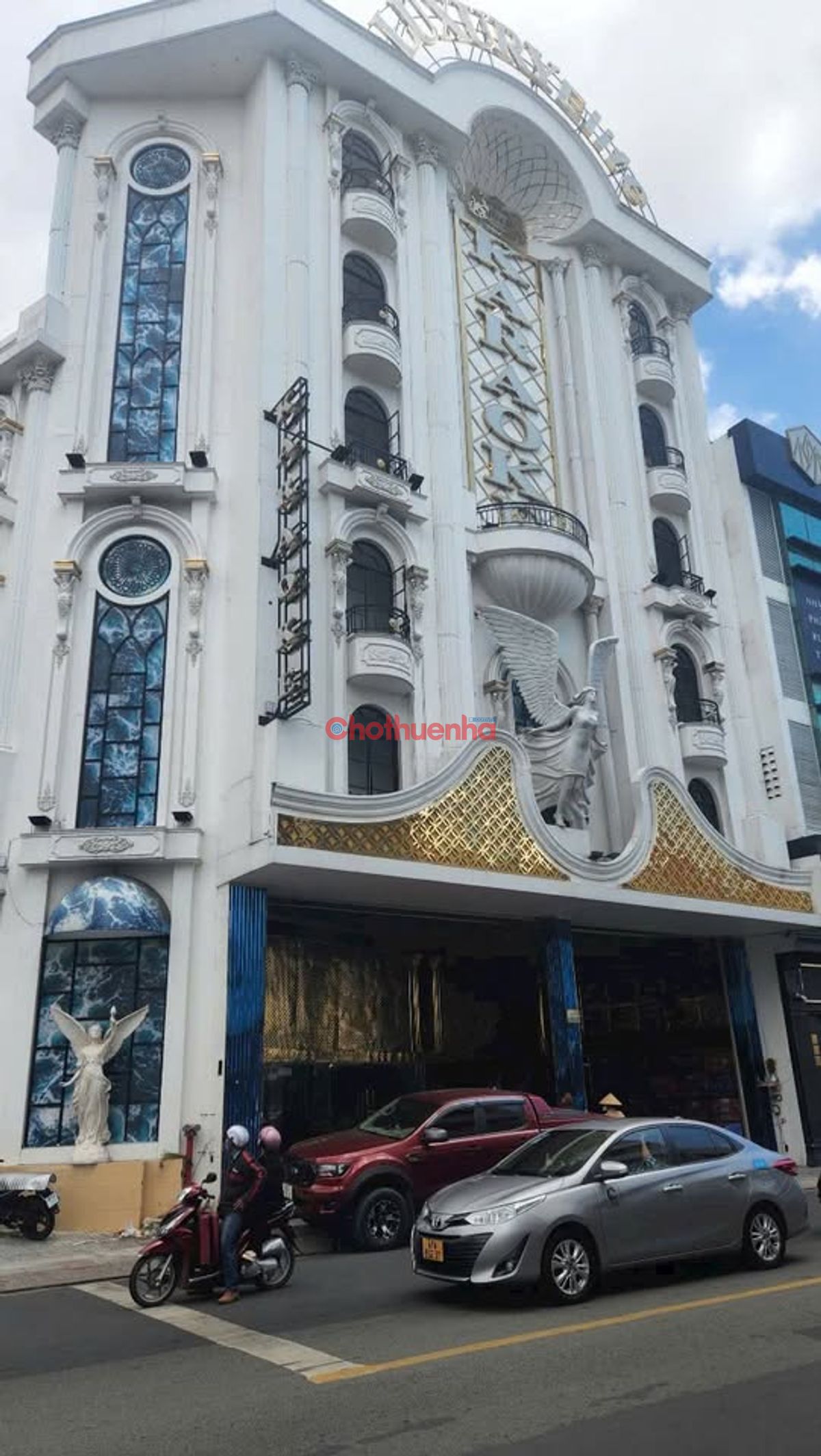 CHO THUÊ TOÀ NHÀ 2000m2 ĐƯỜNG ÚT TỊCH - QUẬN TÂN BÌNH - 32 PHÒNG