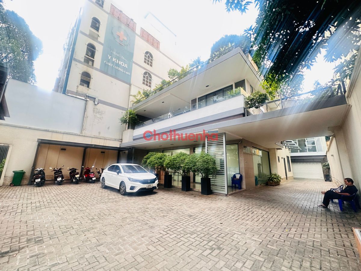 Cho thuê siêu biệt thự mặt tiền đường Trần Quốc Thảo, Quận 3 - rộng 12m, sàn trống suốt, bãi xe rộng rãi