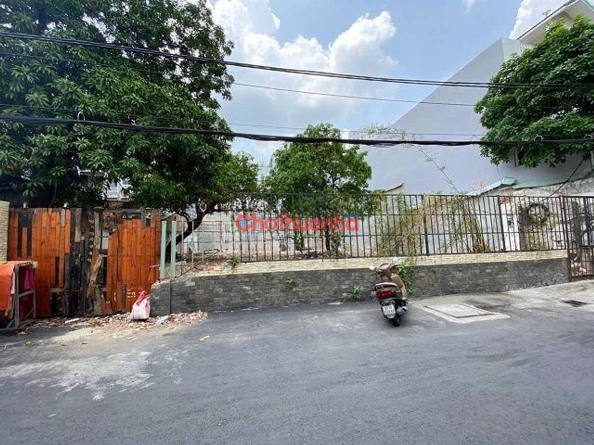 Cho thuê đất trống 600 m2  Giáp Q10 - 6/34 Lữ Gia, Quận 11  - 21mx28m - chỉ 110 triệu.