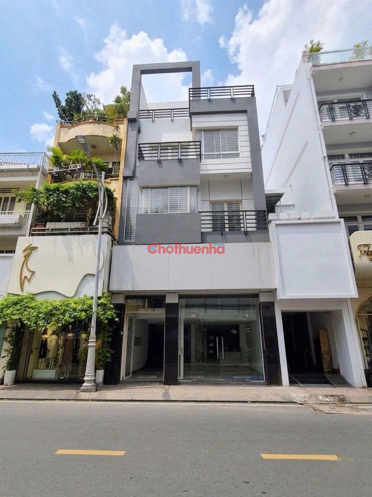 CHO THUÊ NHÀ MẶT TIỀN ĐƯỜNG HỒ BÁ KIỆN, PHƯỜNG 15, QUẬN 10 - NGANG 6.5M