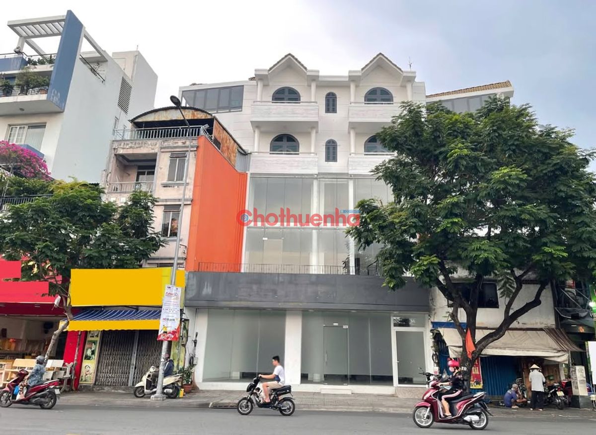 Cho thuê nhà mặt tiền Hòa Bình, Phường 5, Quận 11 - Diện tích 10x10m, nở hậu 33m, kinh doanh đan ngành nghề