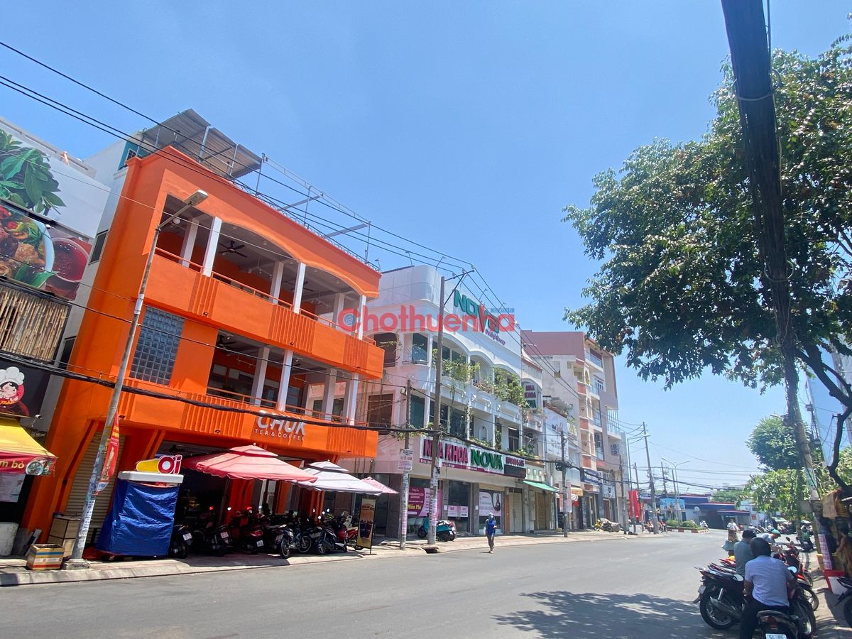 Cho thuê nhà 2 mặt tiền Bình Phú Phường 11 Quận 6 _ 10x8m