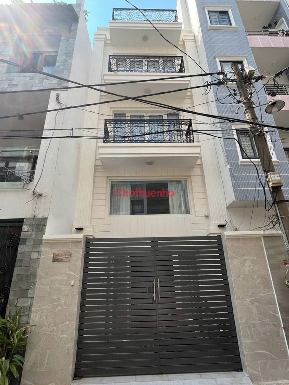 CHO THUÊ NHÀ HẺM XE HƠI ĐƯỜNG SƯ VẠN HẠNH - NHÀ MỚI ĐẸP - THIẾT KẾ HIỆN ĐẠI CAO CẤP !