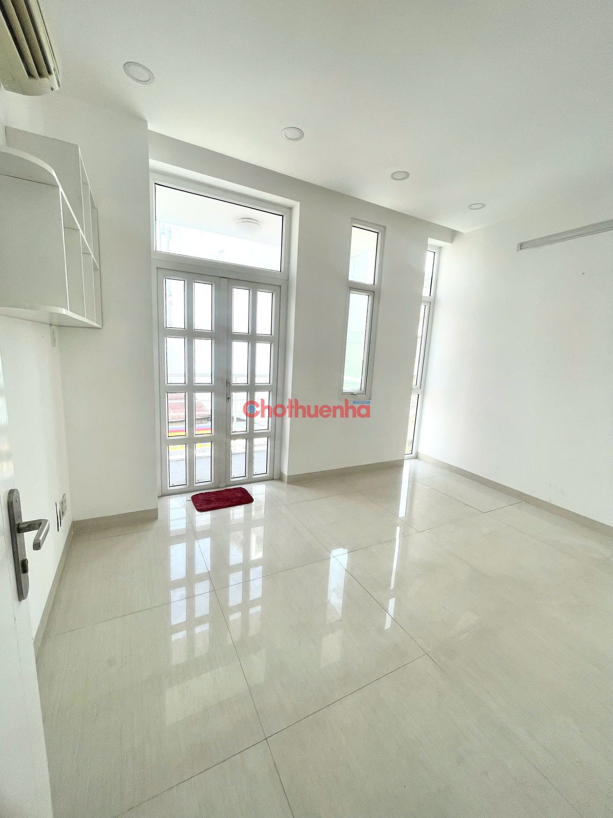 CHO THUÊ NHÀ MẶT TIỀN HUỲNH VĂN BÁNH – 4 TẦNG – KINH DOANH CỰC ĐỈNH