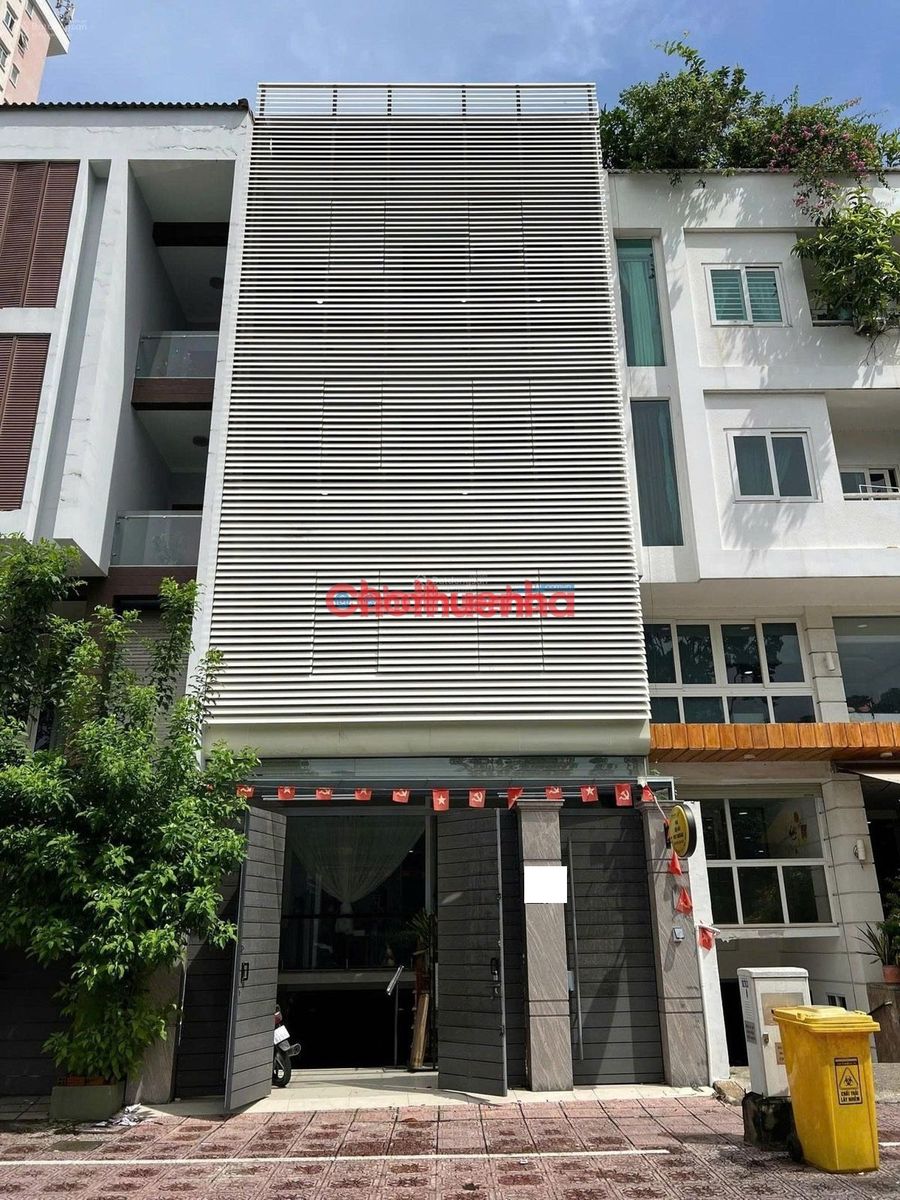 CHO THUÊ TÒA NHÀ ĐƯỜNG TRƯỜNG SA, BÌNH THẠNH - DTSD 700M2 - CÓ THANG MÁY, CÓ HẦM