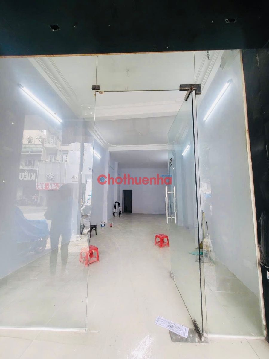 cần cho thuê gấp nhà mặt tiền đường nguyễn trãi - phường 7 - quận 5