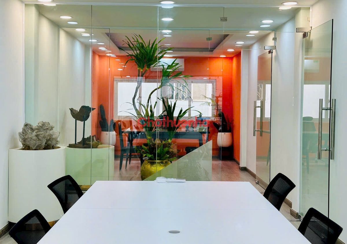 Cho thuê nhà nguyên căn đường Cách Mạng Tháng 8, Phường 10, Quận 3. Nhà mới, tiện nghi