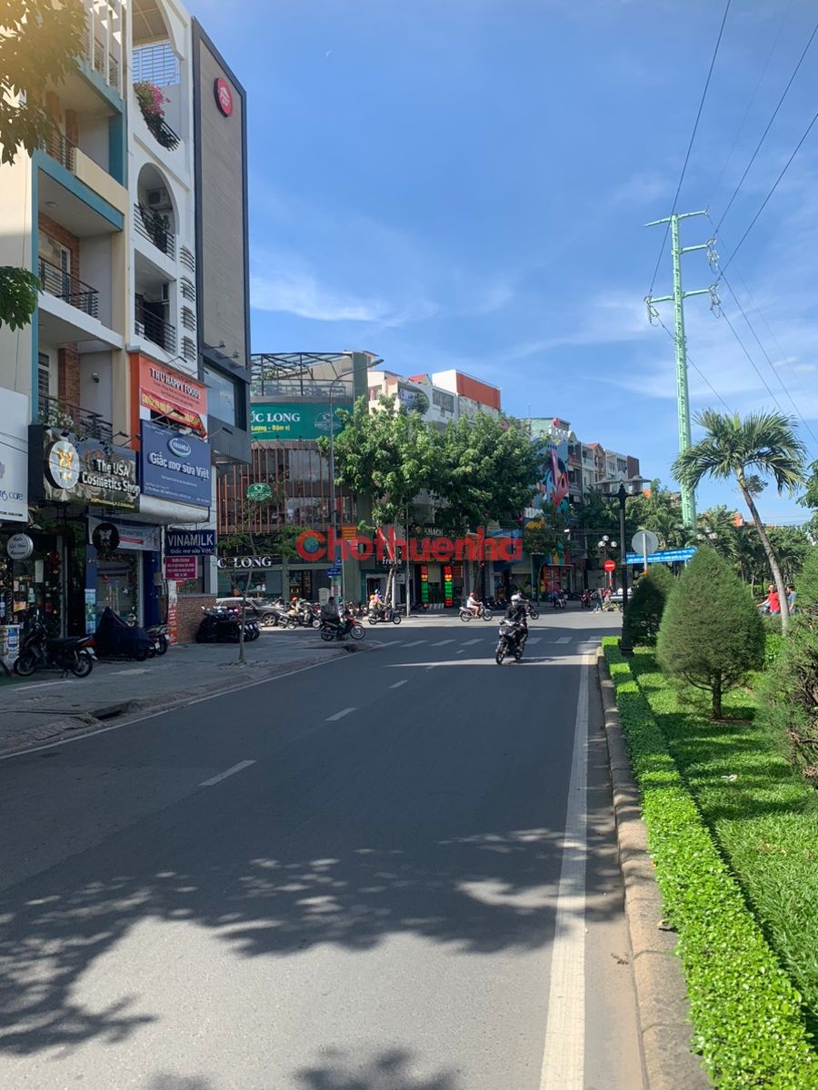 Cho thuê nhà mặt tiền đường phan xích long, phường 2, quận phú nhuận - có thang máy