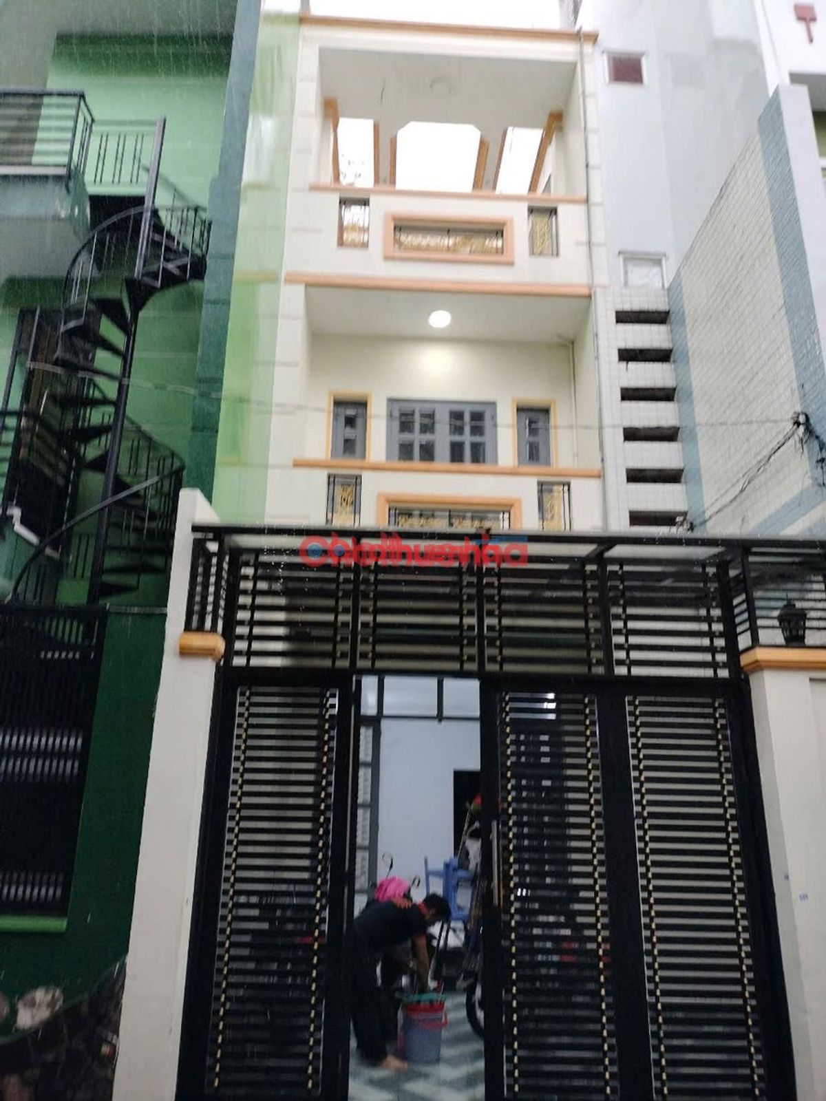 CHO THUÊ NHÀ MẶT TIỀN ĐƯỜNG NGAY TRUNG TÂM QUẬN 10 - DTSD 300m2
