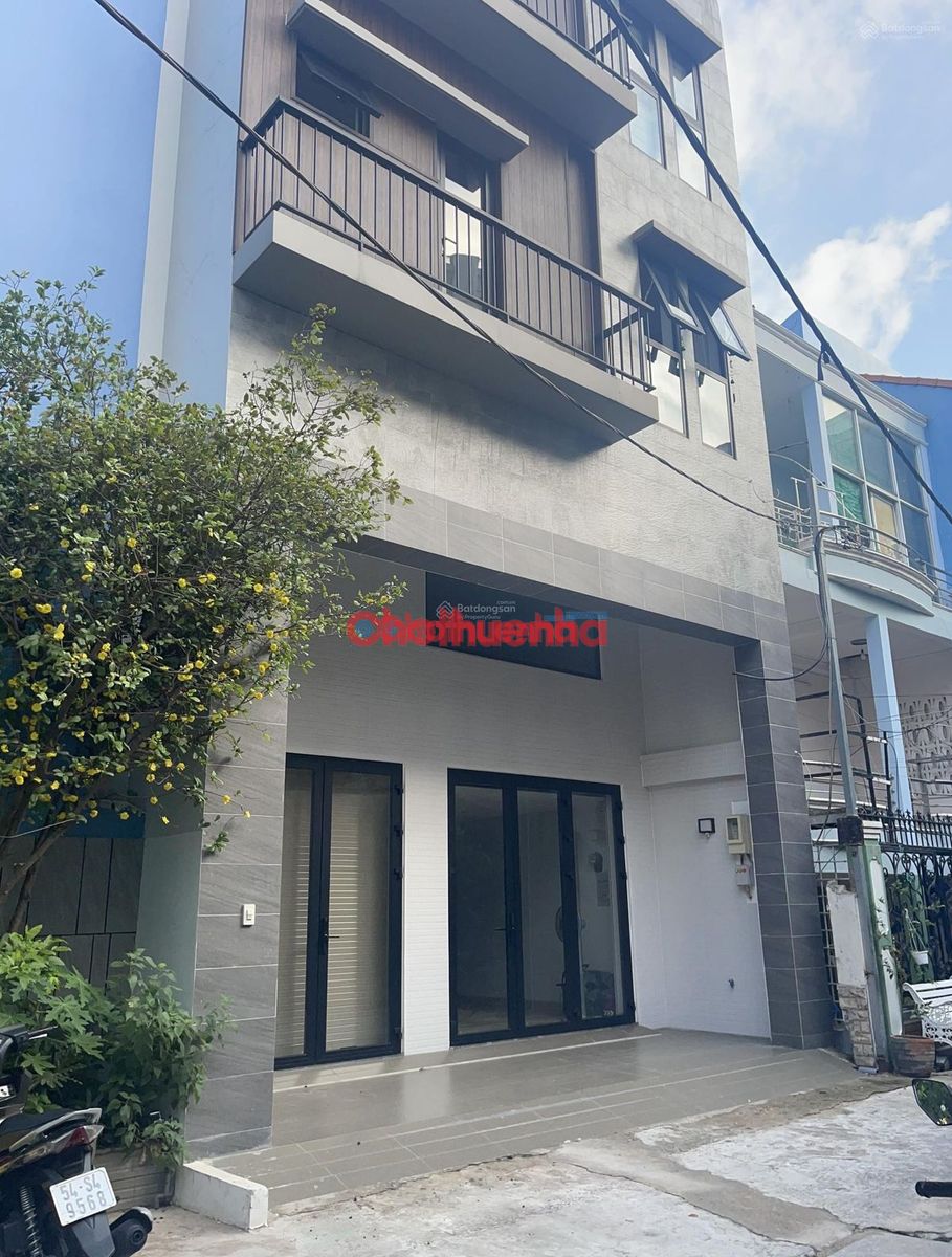 Cho thuê mặt bằng nguyên căn trệt + lầu 1 Lý Chính Thắng Q3 