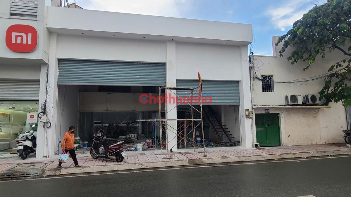 Cho thuê nhà mặt tiền ngang 10 mét sâu 30 mét đường Kinh Dương Vương. Kết cấu 3 tầng