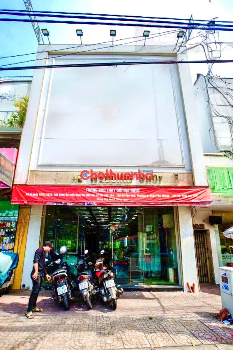 Cho thuê nhà nguyên căn Mặt tiền đường Cách Mạng Tháng Tám QUẬN 3 - DTSD hơn 400m2 