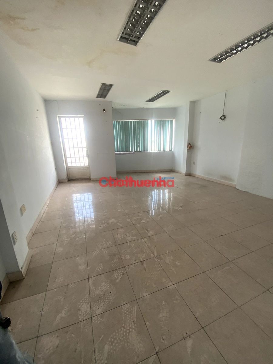 Cho thuê nhà mặt tiền đường Võ Văn Kiệt, Phường 13, Quận 5