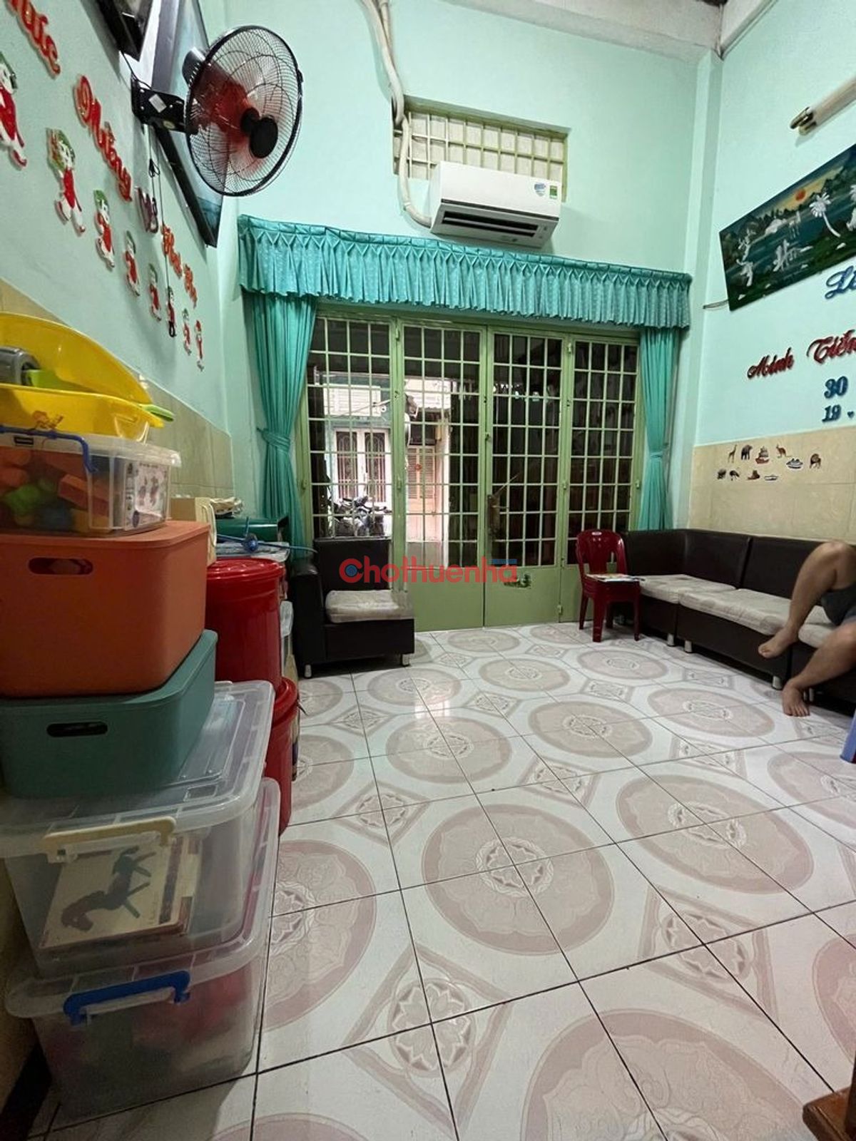 Cho thuê nhà nguyên căn 4 phòng ngủ, đường hồ thị kỷ, P1, quận 10, 4x13m, 3 Tầng