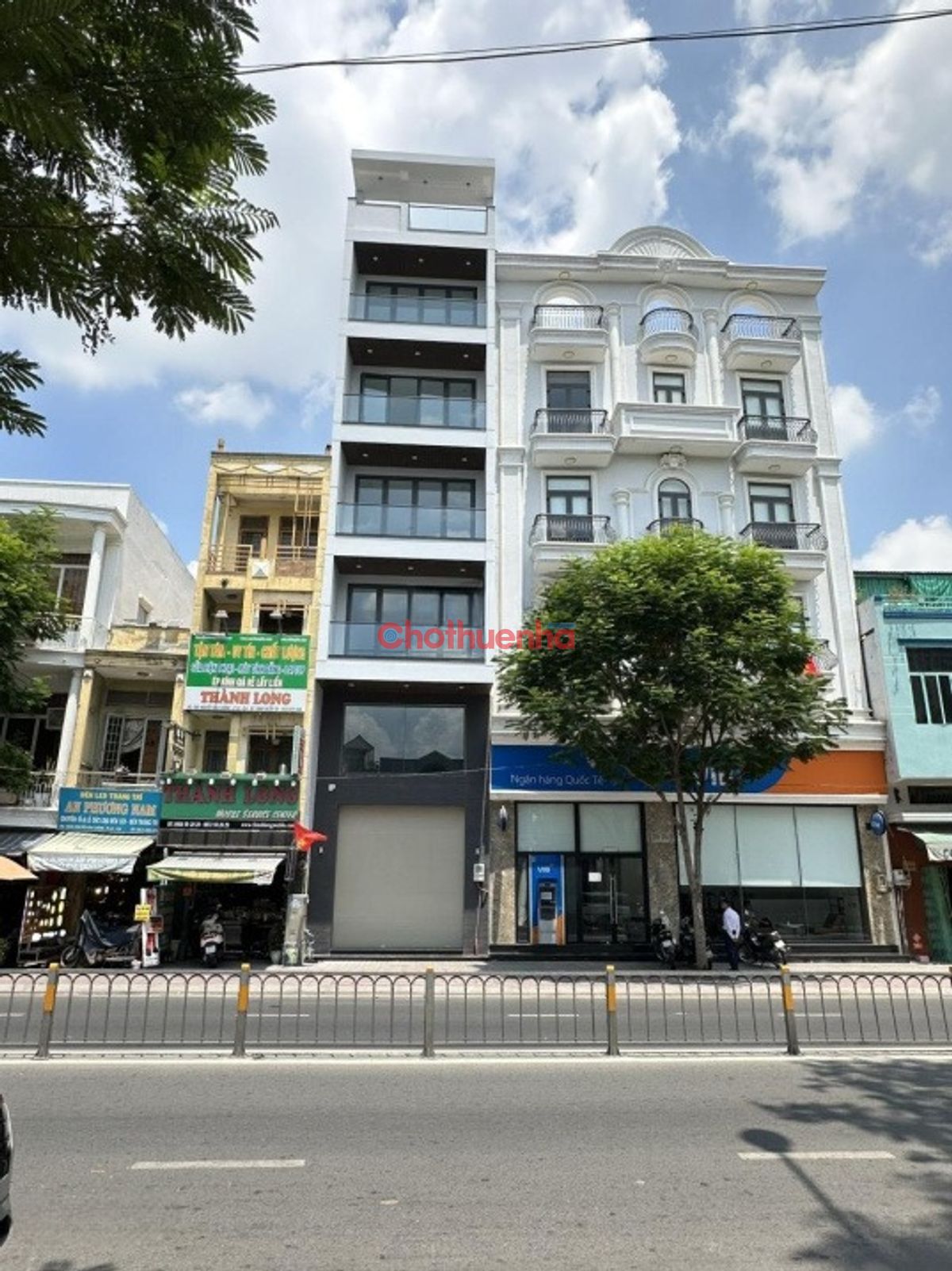 NHÀ MẶT TIỀN NGUYỄN VĂN LUÔNG (6X32M) 4 LẦU + SÂN THƯỢNG, THÁNG MÁY