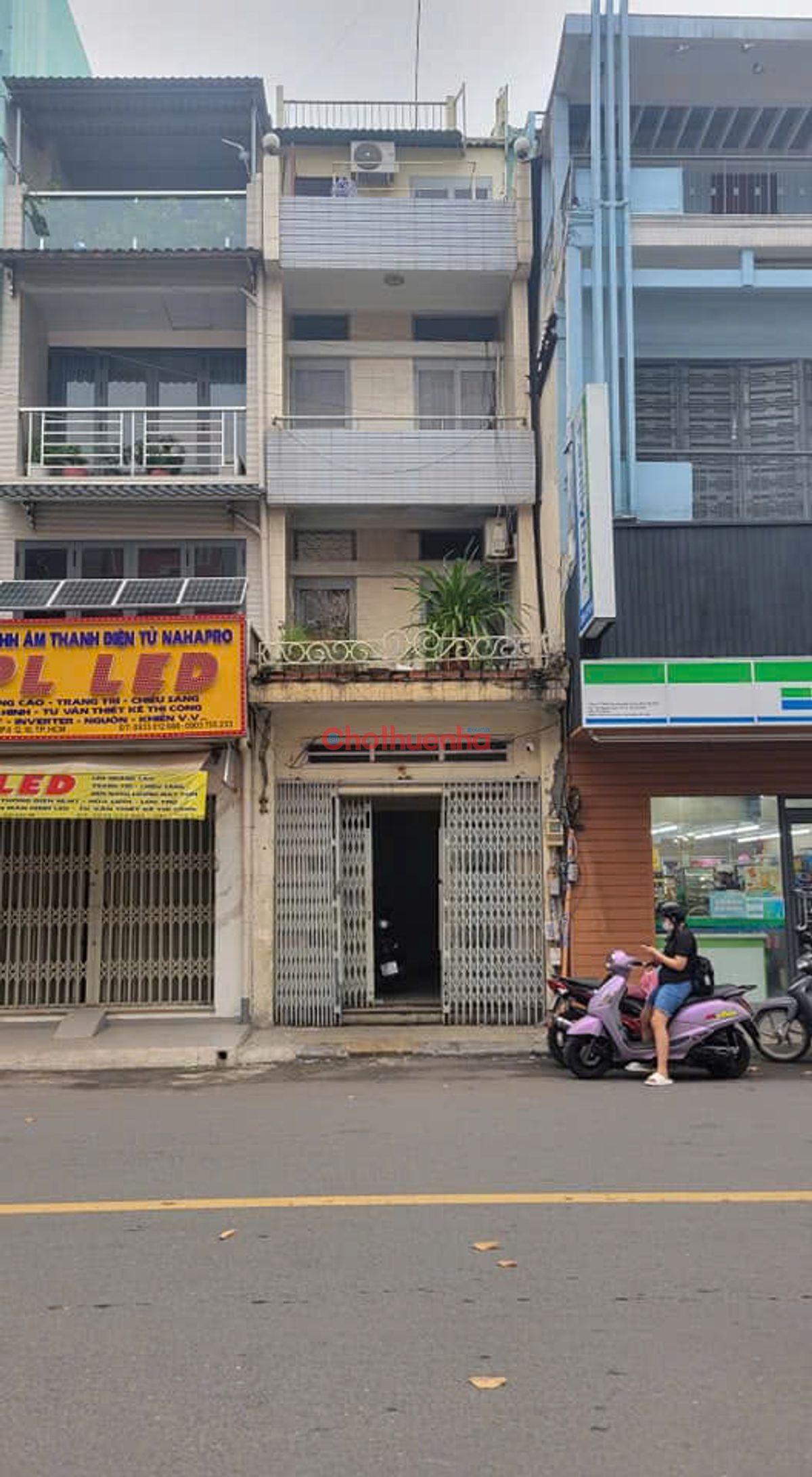 Cho thuê nhà mặt tiền đường Nguyễn Kim, Phường 6, Quận 10.