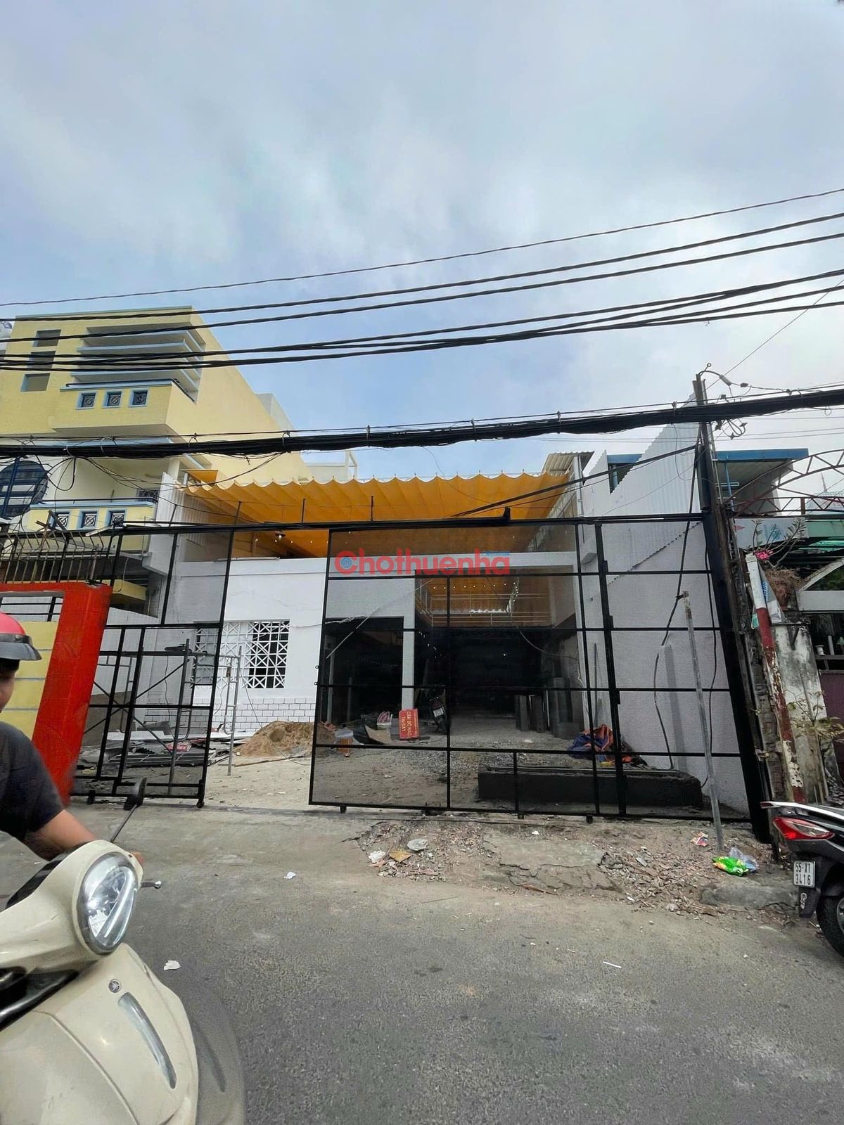 CHO THUÊ NHÀ MẶT TIỀN NGUYỄN XUÂN ÔN, PHƯỜNG 2, BÌNH THẠNH - NGANG 10M, DÀI 27M