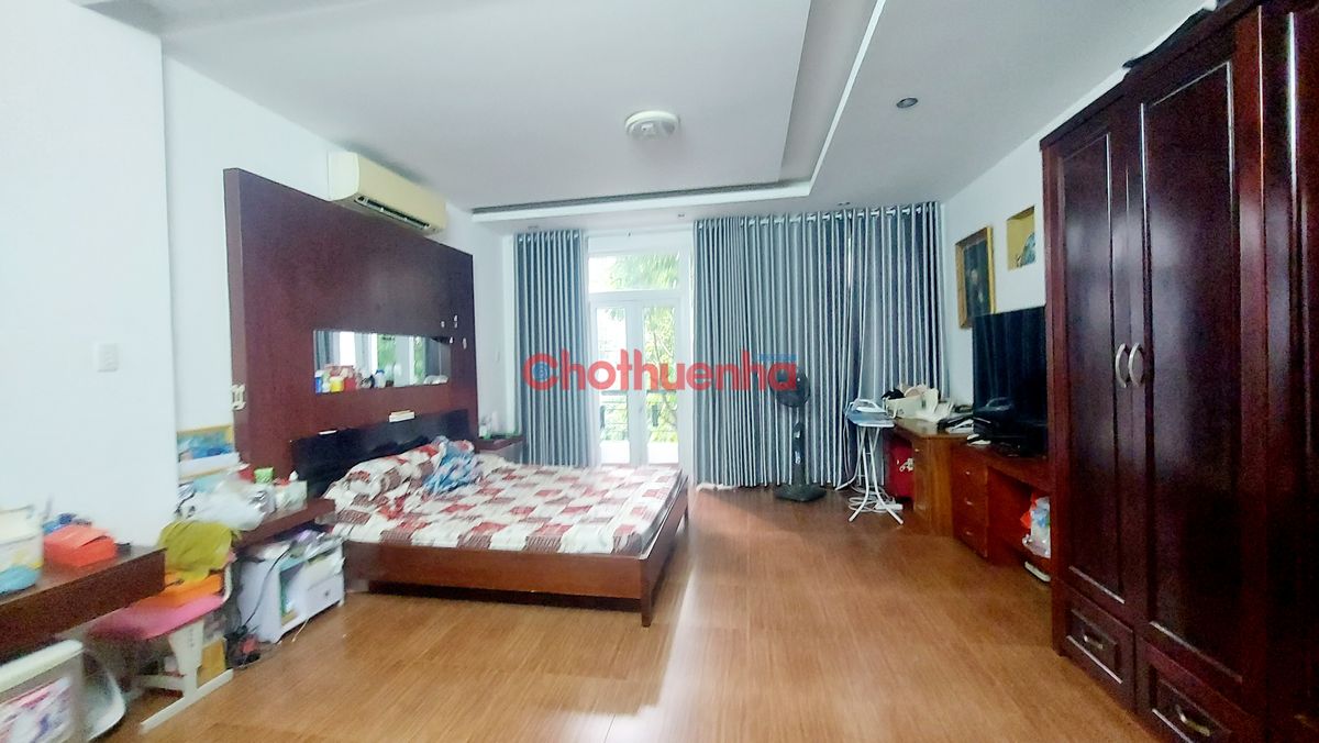 Siêu Phẩm Khu Sân Bay - Nhà nguyên căn Đường Sầm Sơn -  3 Lầu, Sân thượng - Ngang 5M x Dài 22M