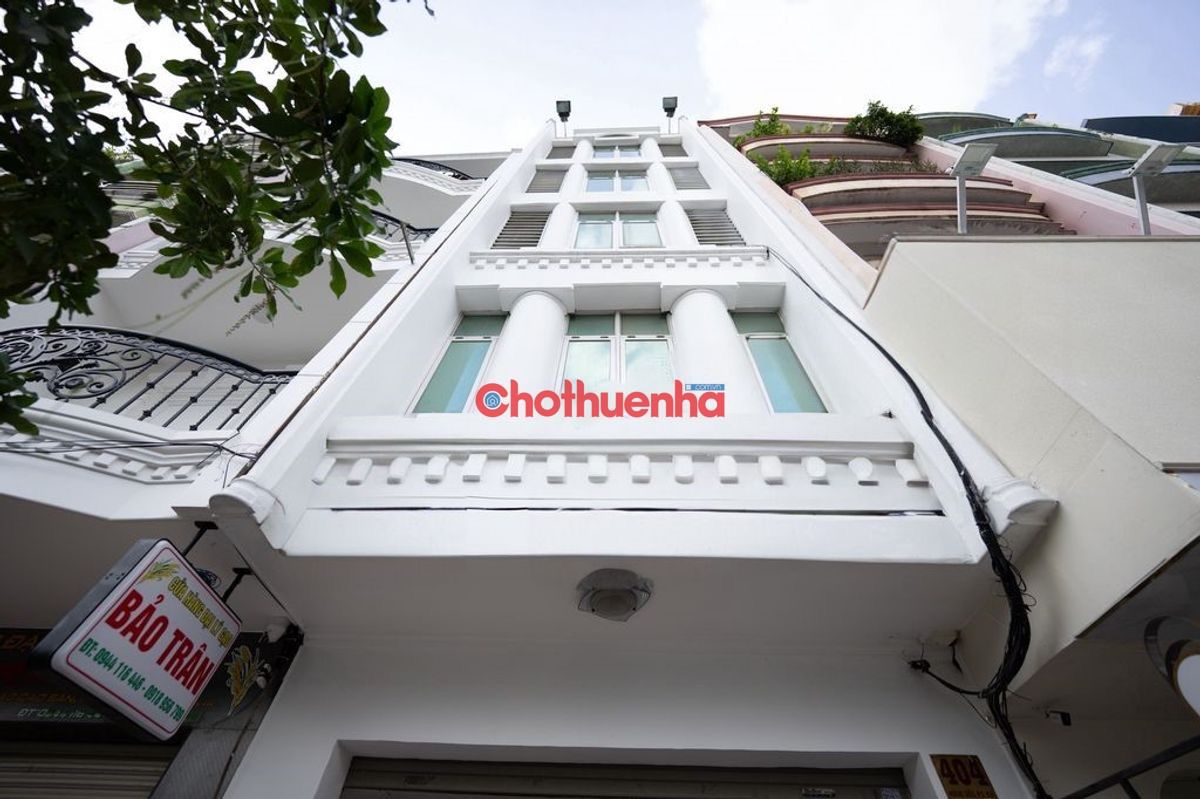 CHO THUÊ NHÀ MẶT TIỀN ĐƯỜNG HOÀNG DIỆU, QUẬN 4 - 8 PHÒNG,9WC - NHÀ MỚI 