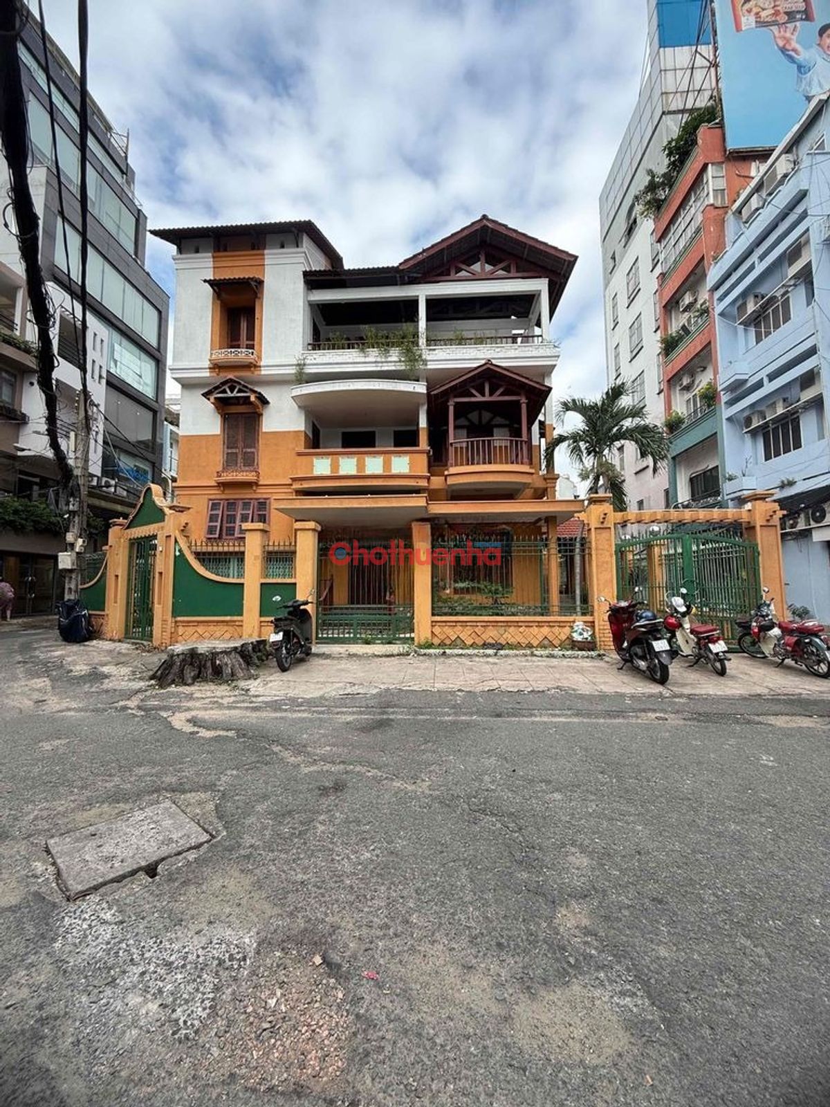 BIỆT THƯ MẶT TIỀN ĐƯỜNG NGUYỄN VĂN TRỖI, QUẬN PHÚ NHUẬN - NGANG 20M DÀI 16M