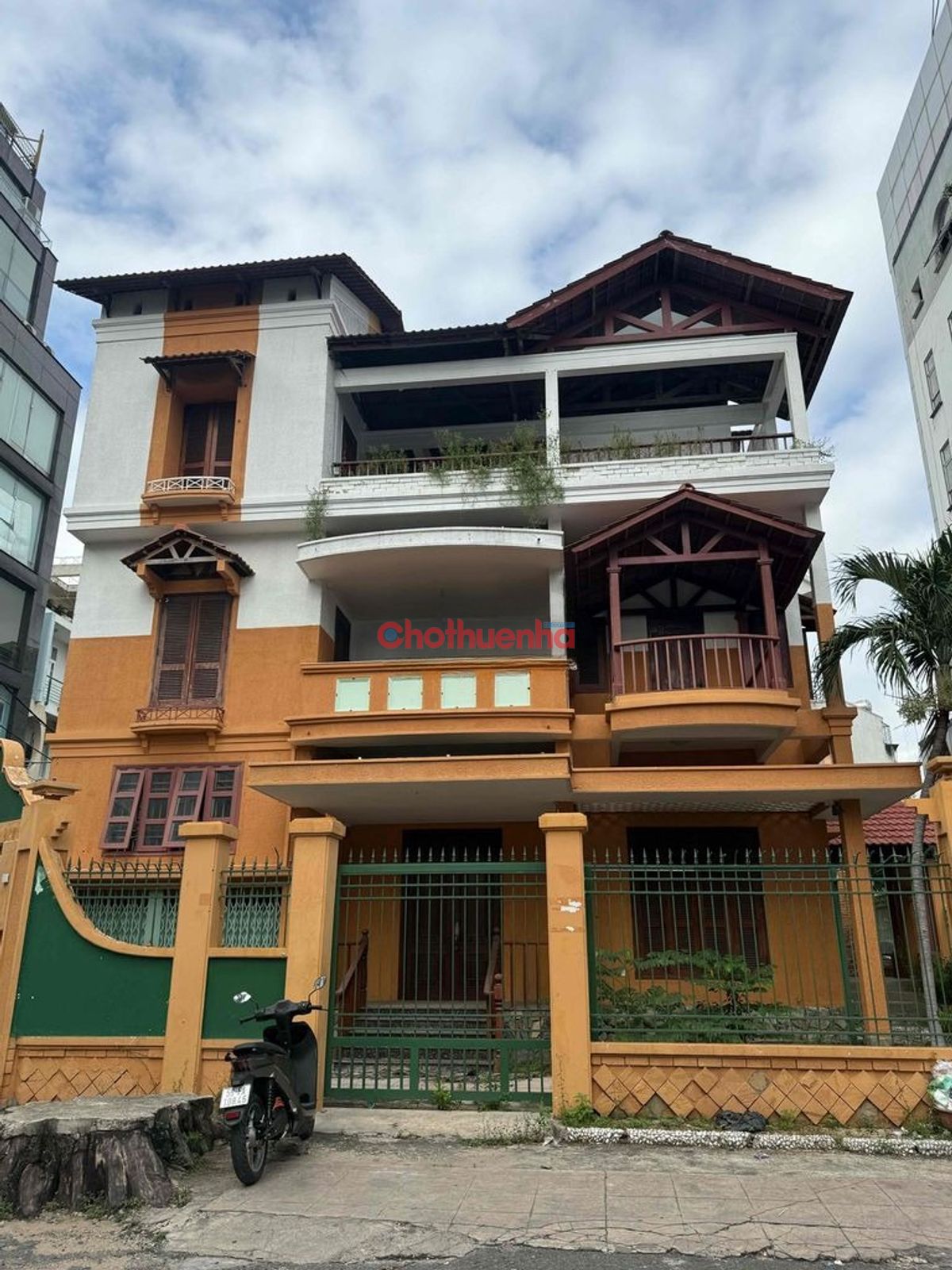 BIỆT THƯ MẶT TIỀN ĐƯỜNG NGUYỄN VĂN TRỖI, QUẬN PHÚ NHUẬN - NGANG 20M DÀI 16M