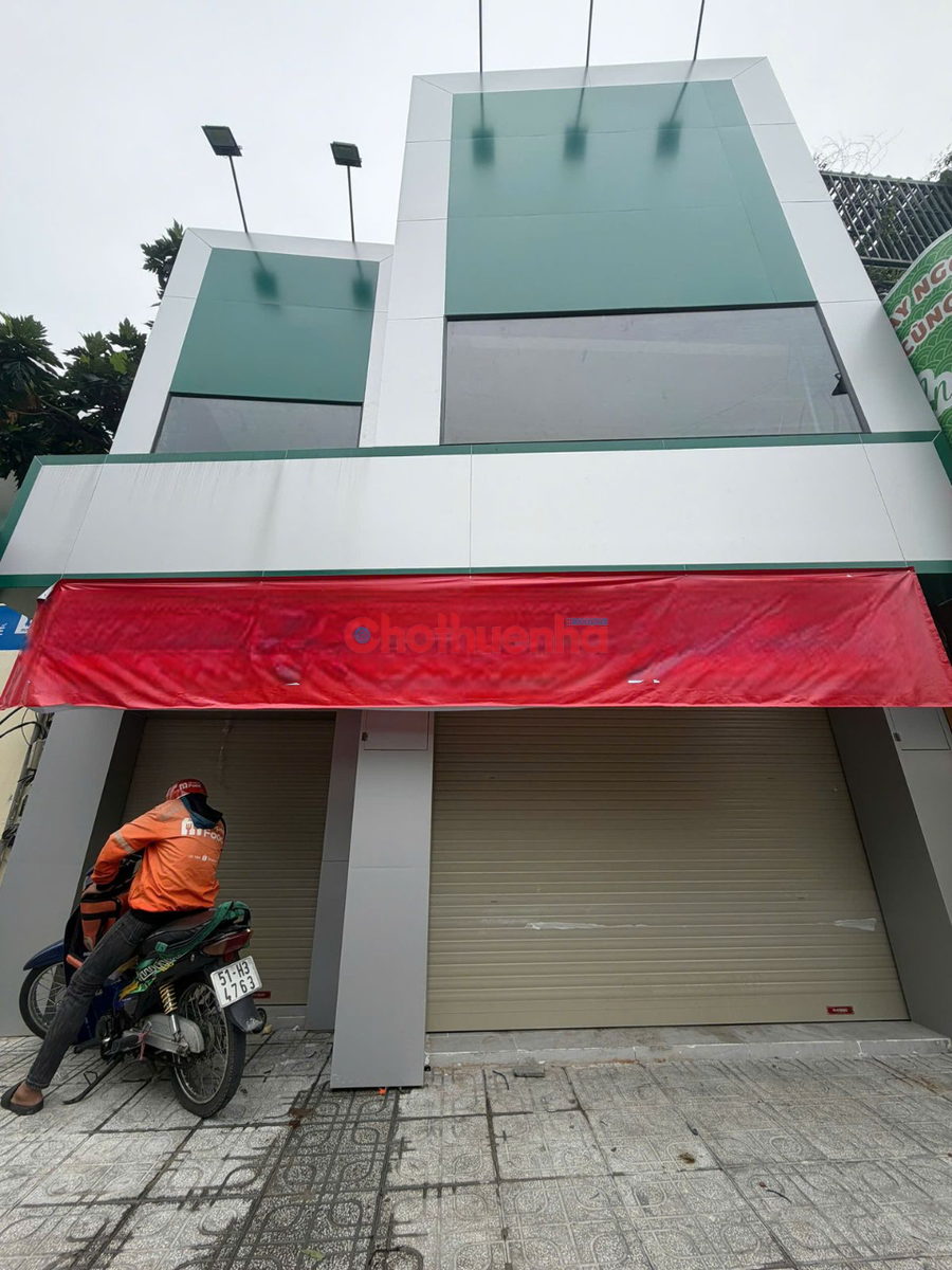 Cho thuê nhà góc 2 mặt tiền đường Lạc Long Quân Phường 9 Quận Tân Bình