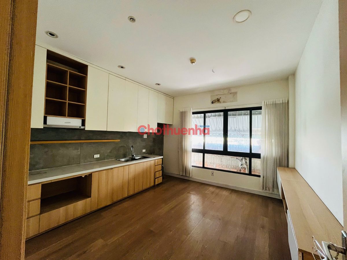 CHO THUÊ NHÀ MẶT TIỀN ĐƯỜNG 3/2, QUẬN 10 – CÓ THANG MÁY, 6 TẦNG 